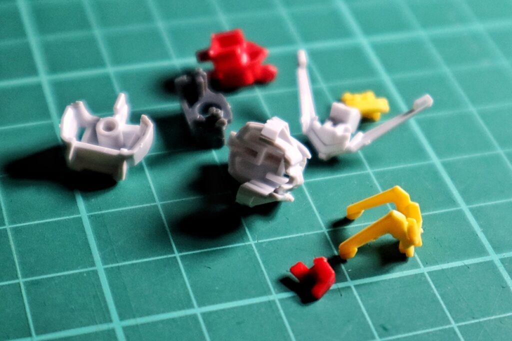 EG Strike Gundam head - disassembled | Robotic Drift