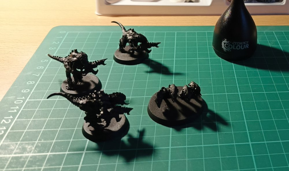 WIP Tyranids undercoated | Robotic Drift